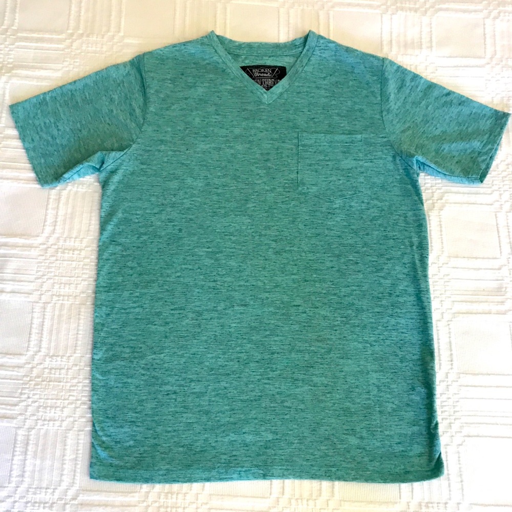 🔶 Men’s V neck T-shirt, Size M